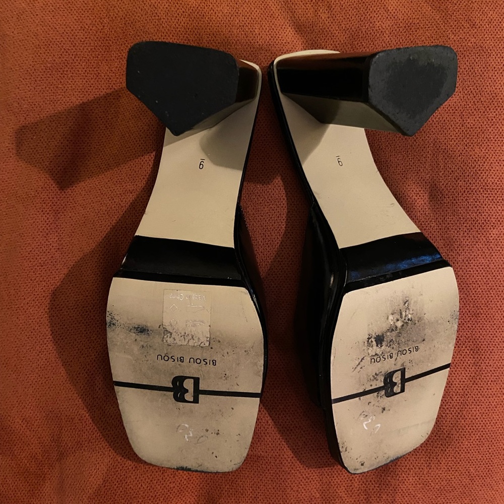 Bisou Bisou Black Sandals - Picture 6 of 6